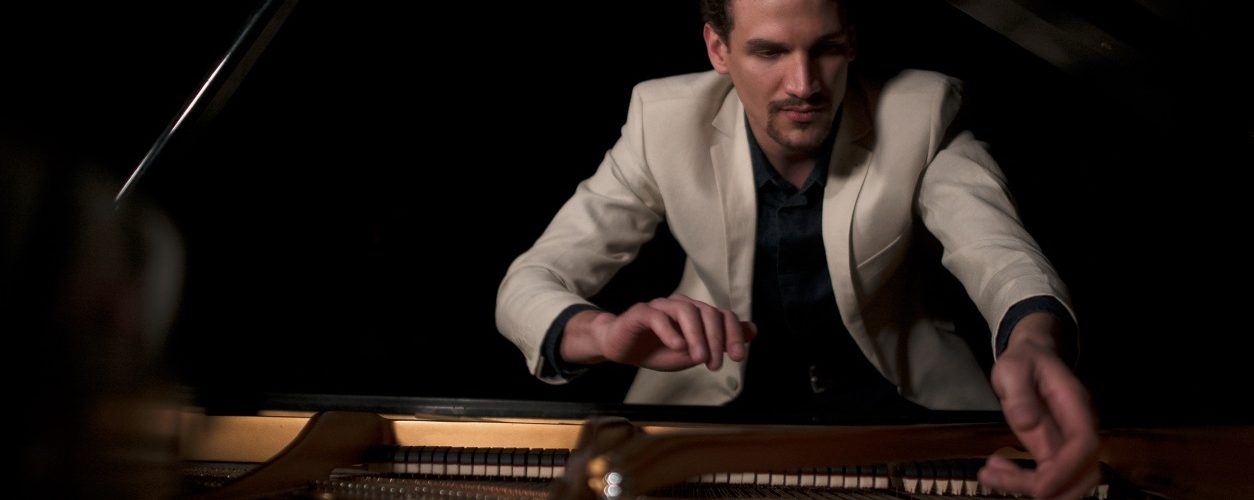 Extended Piano Techniques - Pizzicato